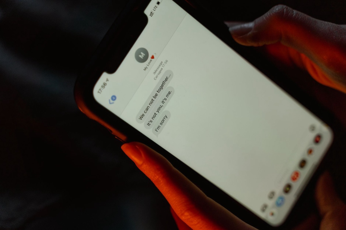 messaggio falso su smartphone