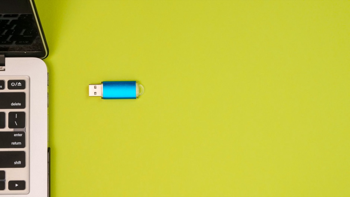 Beveiligde bestandskast met versleutelde USB-sticks