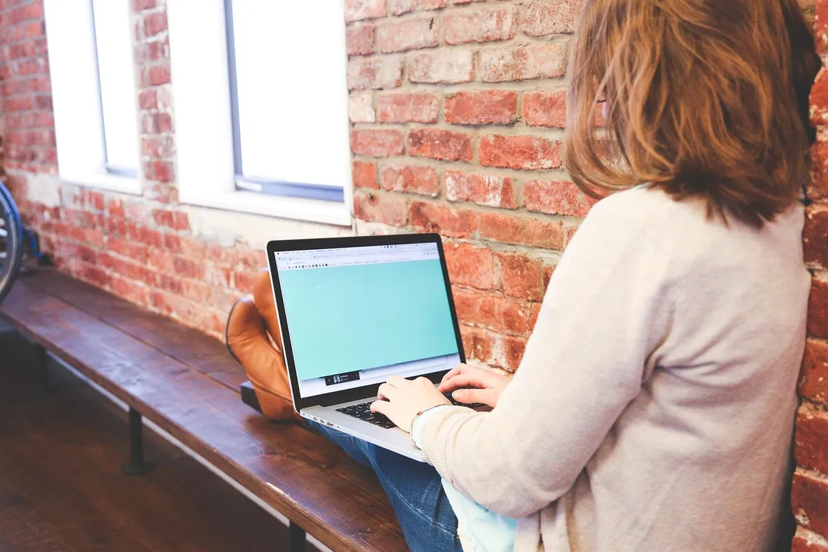 student, typing, keyboard, text, woman, startup, business, people, students, office, strategy, work, technology, company, corporate, communication, young, plan,