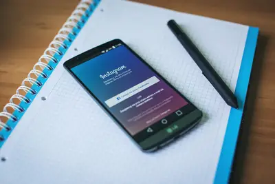 Como a verificação de idade impacta a segurança conta SNS?